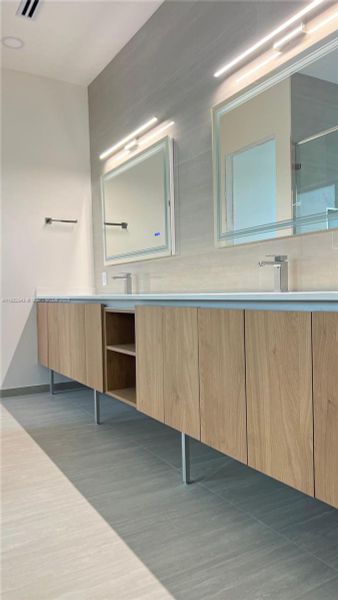 Image 42 of a home in .