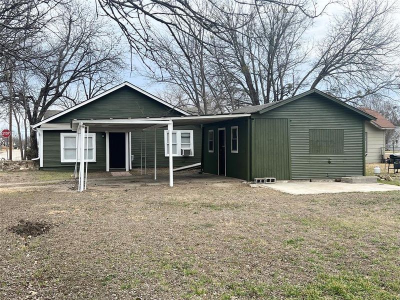 Exterior details and patio area of a home in , Brownwood (Image 17).