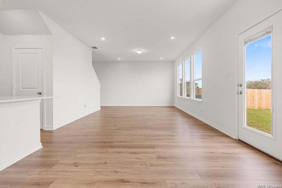 Spacious, unfurnished interior of a new home in Woodside Farms, Seguin (Image 16).
