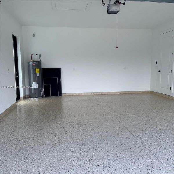 Spacious, unfurnished interior of a new home in , Lehigh Acres (Image 17).