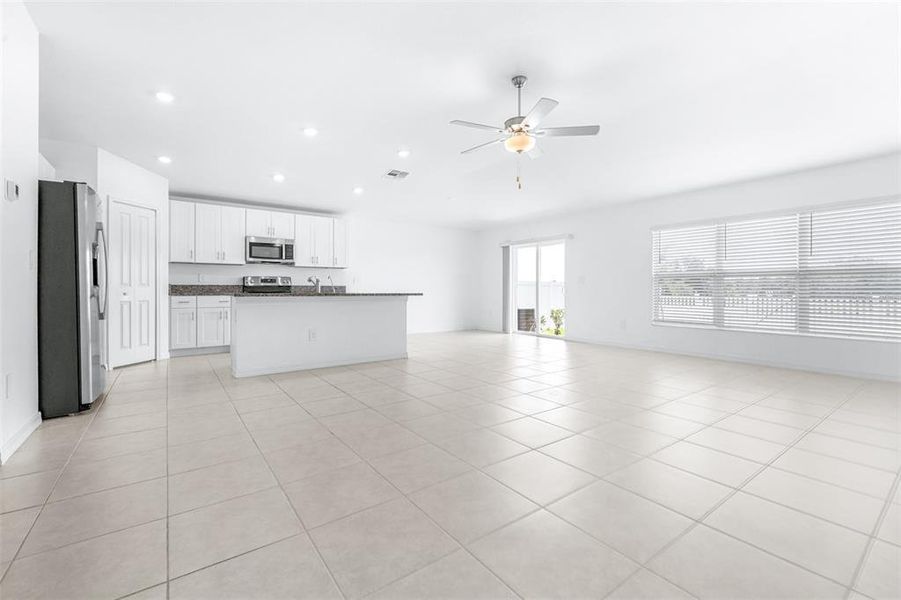 Spacious, unfurnished interior of a new home in Wind Meadows South, Bartow (Image 48). Spacious, unfurnished interior of a new home in Wind Meadows South, Bartow (Image 48).