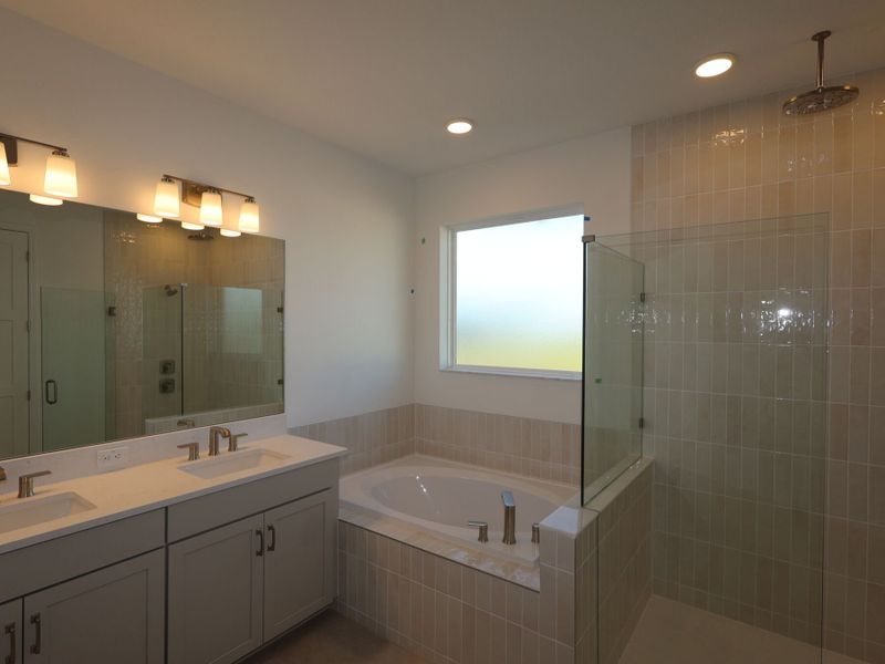 Owner's Bathroom Owner's Bathroom