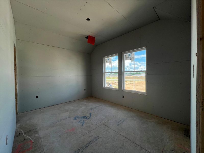Spacious, unfurnished interior of a new home in Rolling Glen, Hutto (Image 29).