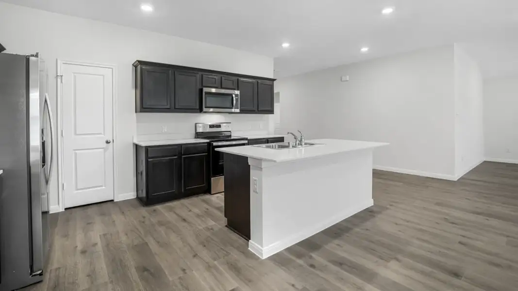 Furnished interior view inside a new home in Saddlebrook, Waxahachie (Image 8).