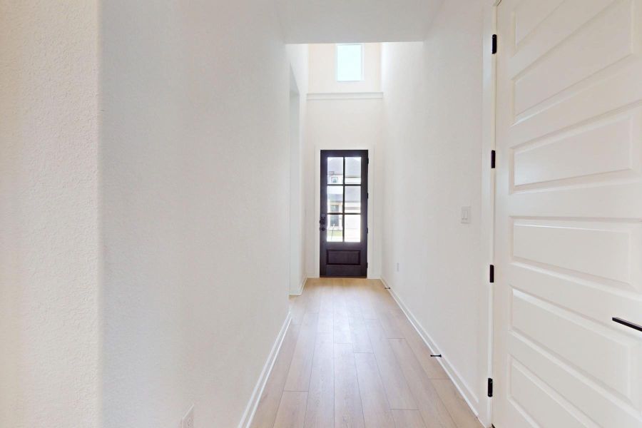 Spacious, unfurnished interior of a new home in Estancia West, Manchaca (Image 14).