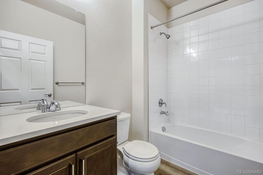 Image 41 of a home in Knolls.