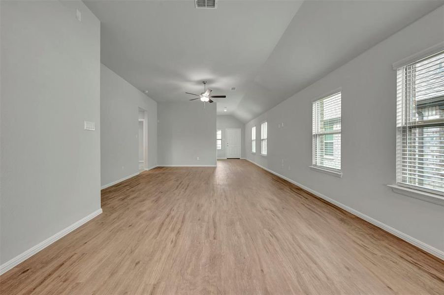 Spacious, unfurnished interior of a new home in Lane Ranch, Sanger (Image 39).