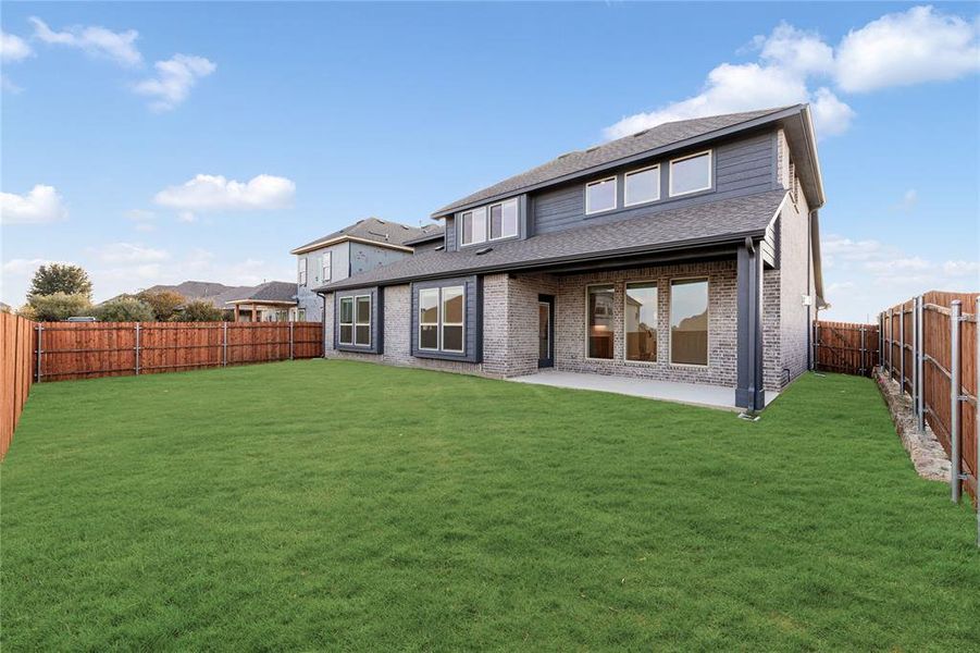 Exterior details and patio area of a home in Country Lakes Classic 60, Argyle (Image 21).