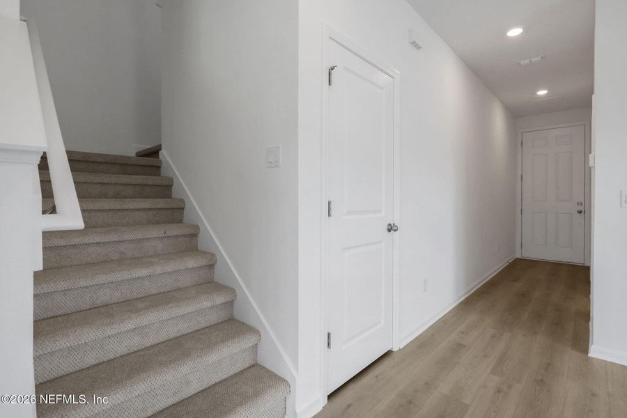 Spacious, unfurnished interior of a new home in Hyland Trail, Green Cove Springs (Image 37).