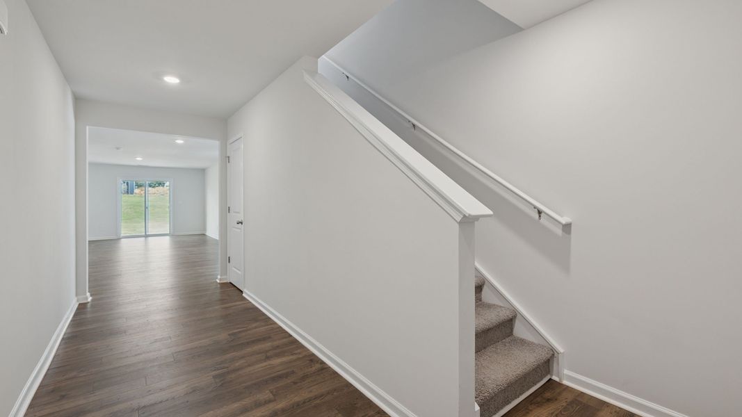 Spacious, unfurnished interior of a new home in Cedar Gap, Fountain Inn (Image 11).
