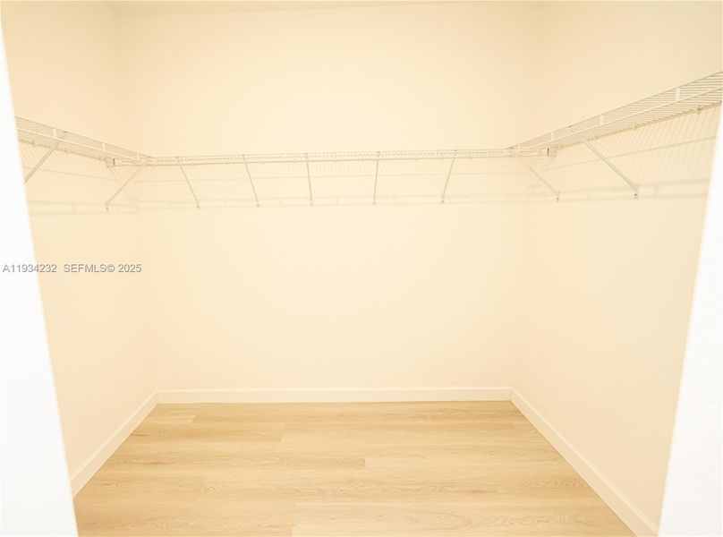 Spacious, unfurnished interior of a new home in Acacia Groves, Miami (Image 50).