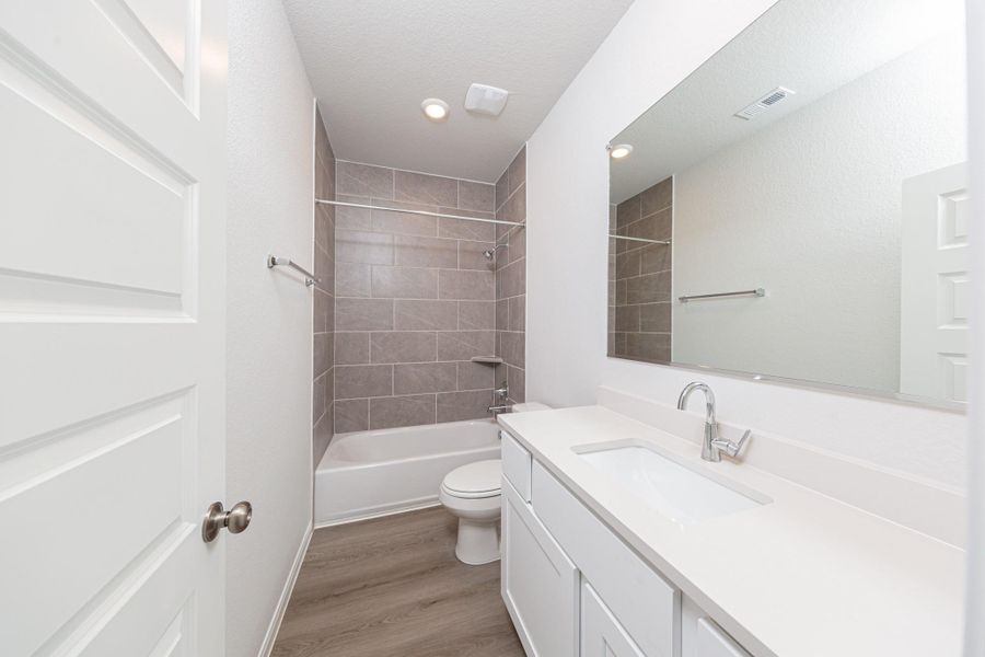 Photos are a representation of the floor plan. Options and interior selections will vary. Photos are a representation of the floor plan. Options and interior selections will vary.