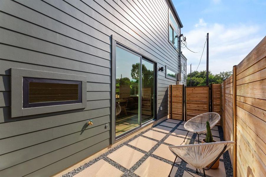 Side yard space off dining area.