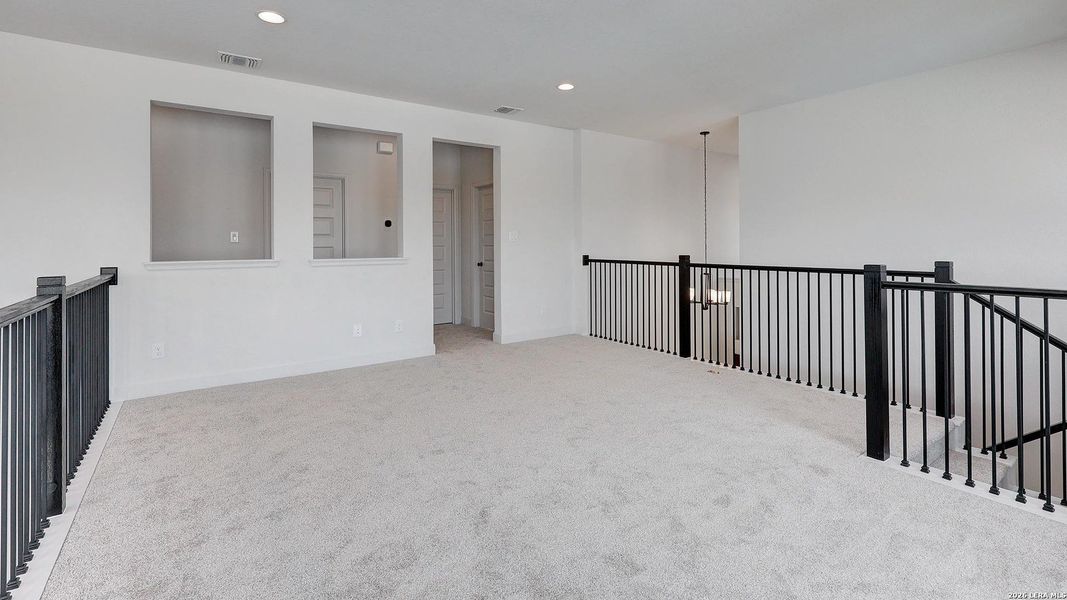 Spacious, unfurnished interior of a new home in Briggs Ranch, San Antonio (Image 29).