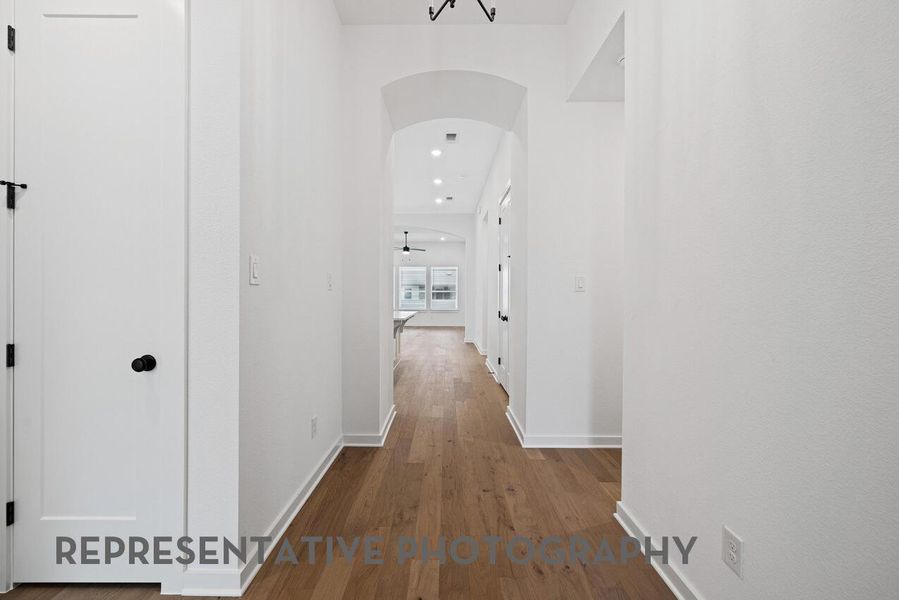 Spacious, unfurnished interior of a new home in Wolf Ranch, Georgetown (Image 11).