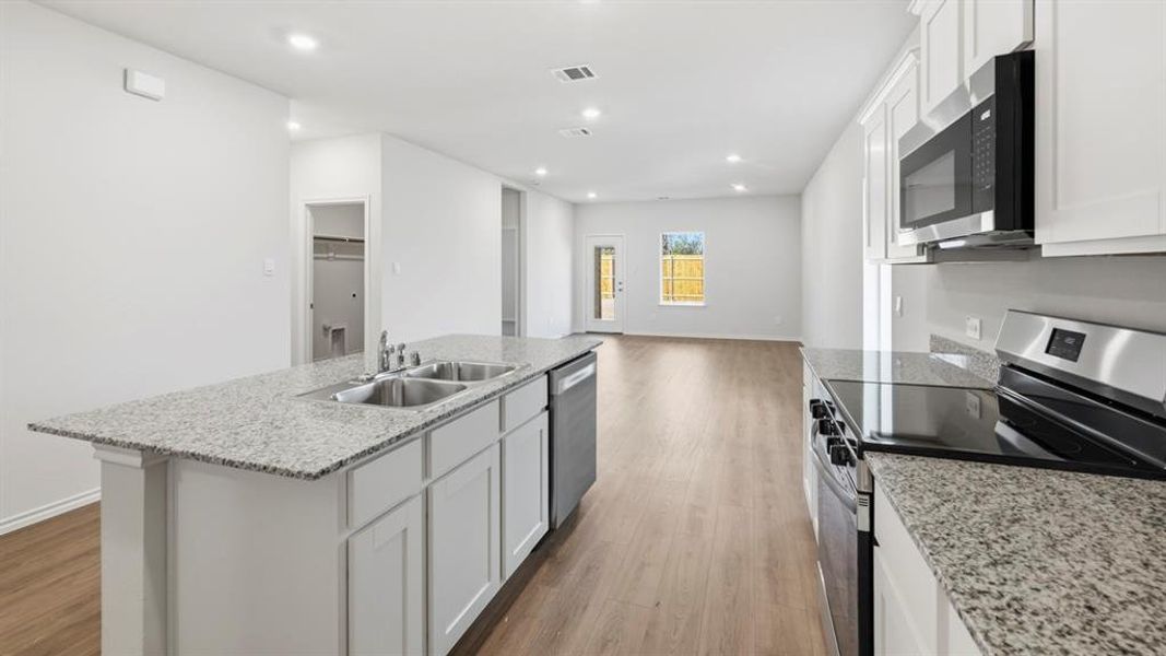 Furnished interior view inside a new home in Sweetwater Springs, Sherman (Image 12).