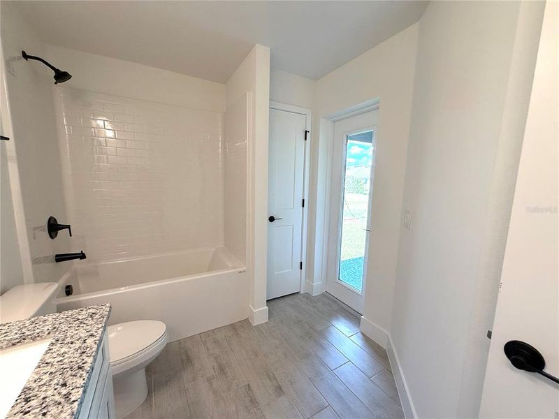 Spacious, unfurnished interior of a new home in Deep Creek, Punta Gorda (Image 10).