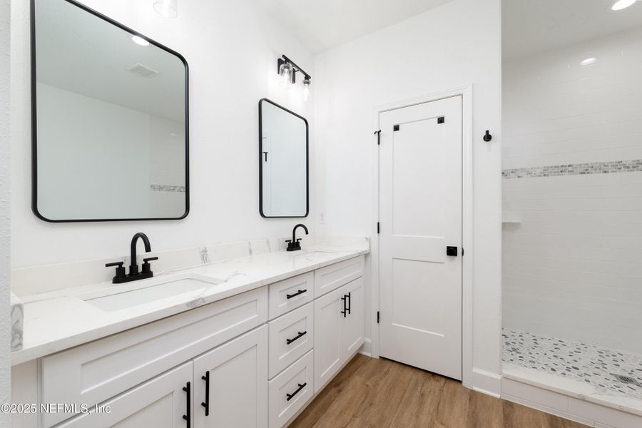 Furnished interior view inside a new home in , Middleburg (Image 6).