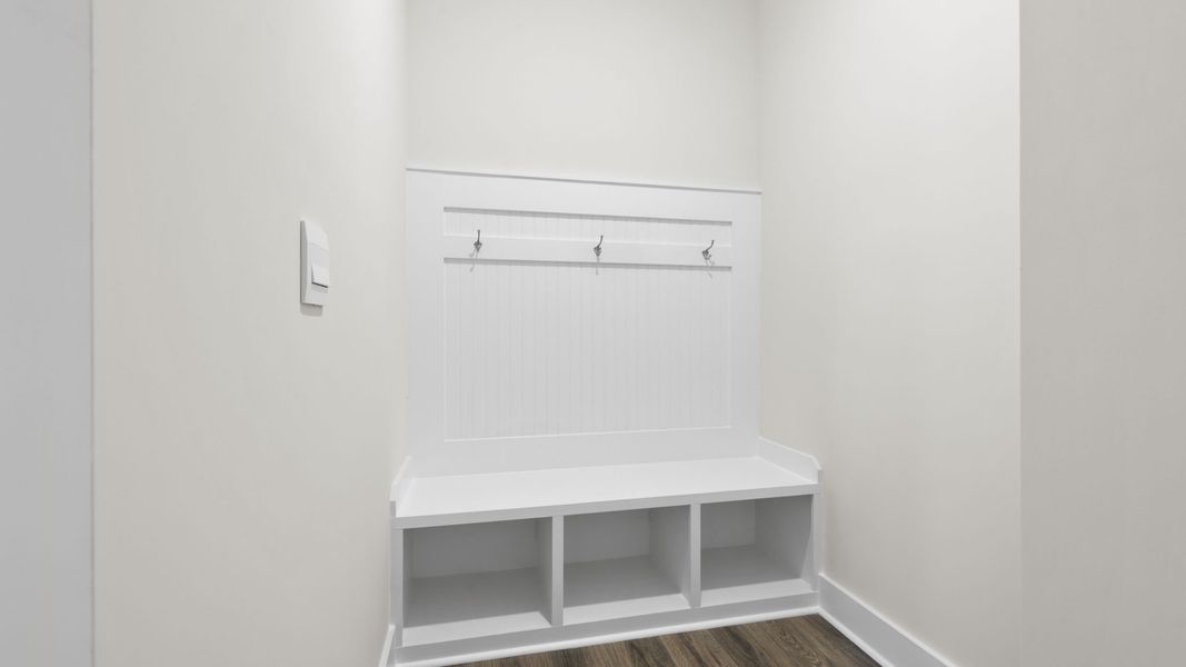 Spacious, unfurnished interior of a new home in Hemlock, Williamston (Image 24).