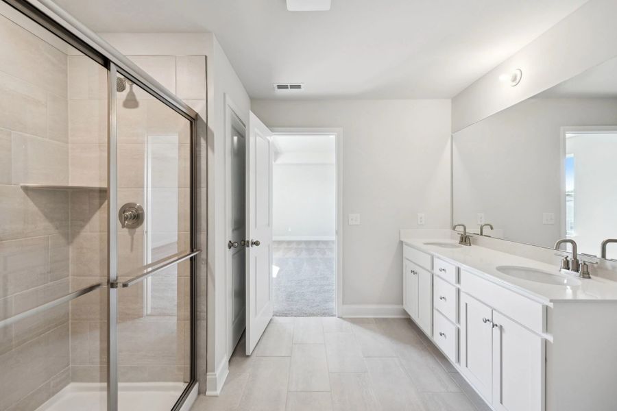 Furnished interior view inside a new home in Cades Bluff, Lebanon (Image 11).