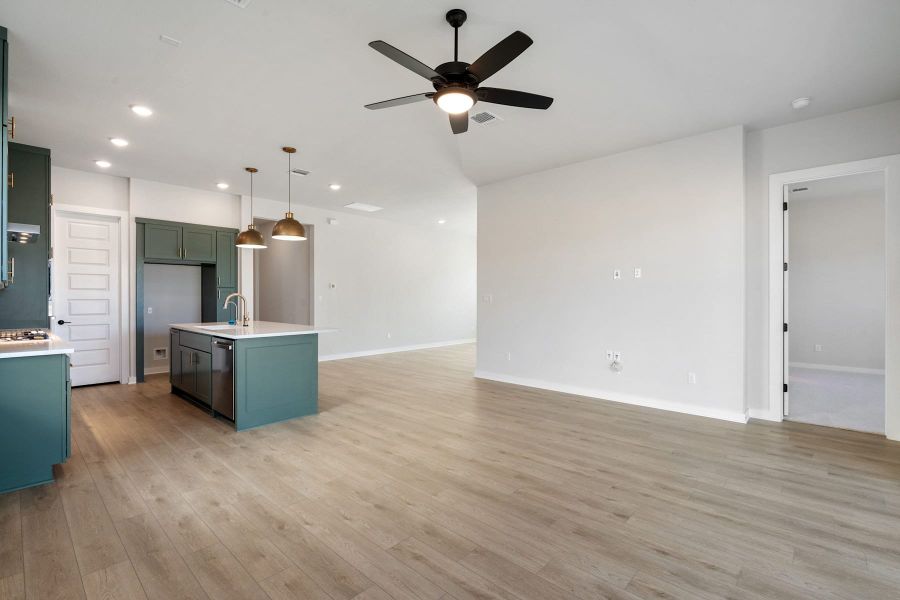 Spacious, unfurnished interior of a new home in Heritage, Dripping Springs (Image 19).
