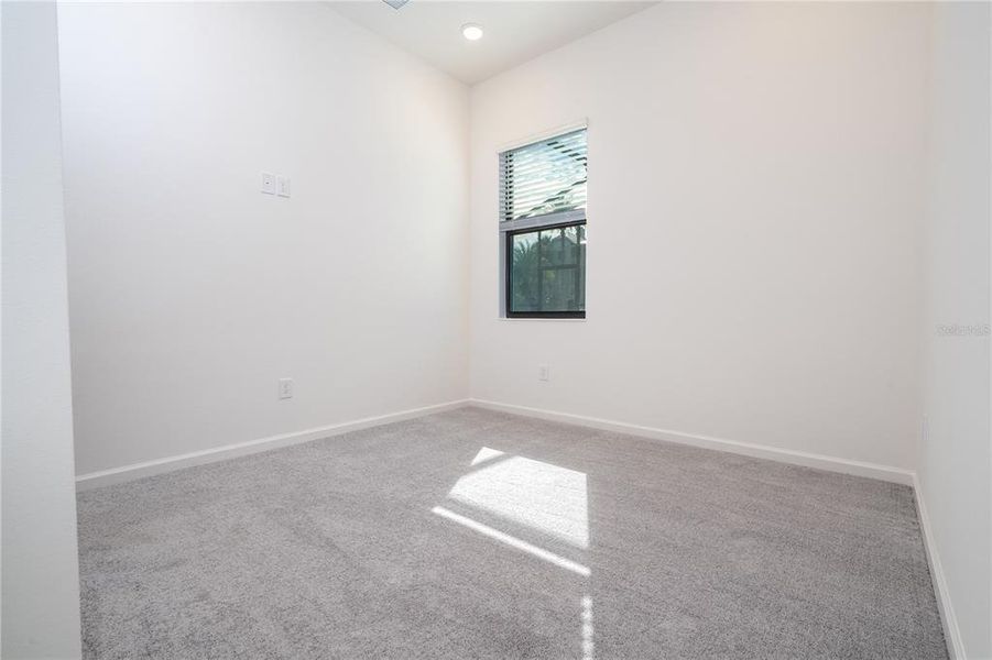 Spacious, unfurnished interior of a new home in , Orlando (Image 47).