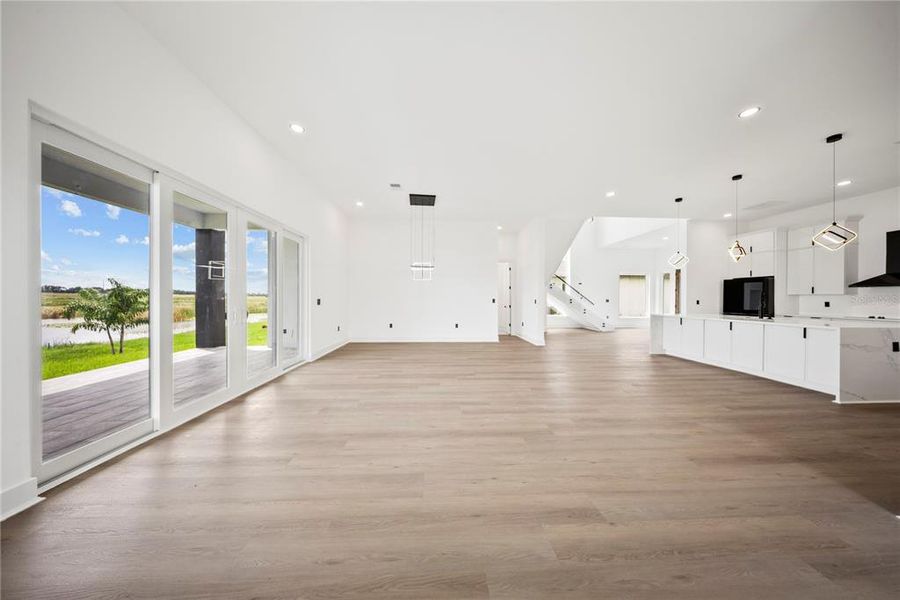 Spacious, unfurnished interior of a new home in , Lake Alfred (Image 38).