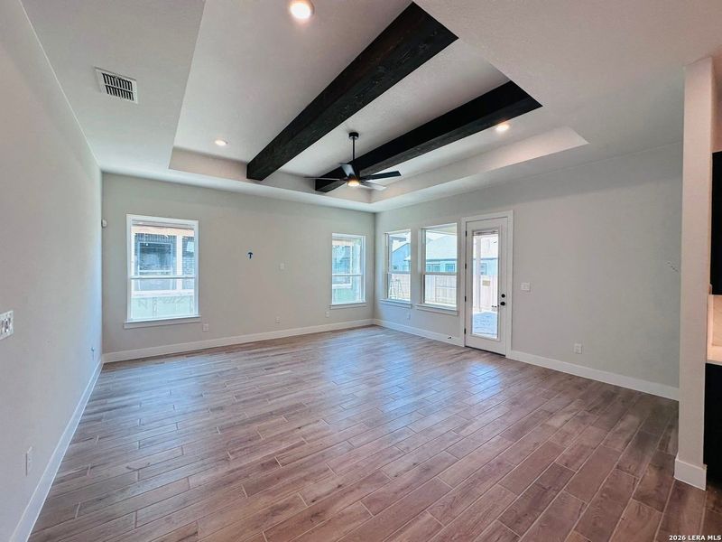 Spacious, unfurnished interior of a new home in Village at Three Oaks, Seguin (Image 13).