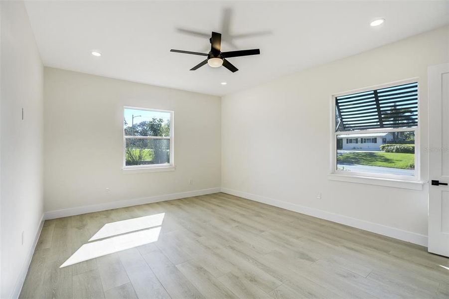 Spacious, unfurnished interior of a new home in , Largo (Image 22).