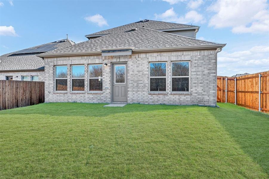 Exterior details and patio area of a home in Forest Park, Princeton (Image 4).