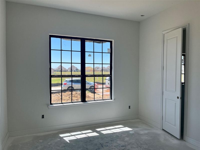 Image 31 of a home in Oakwood Estates.