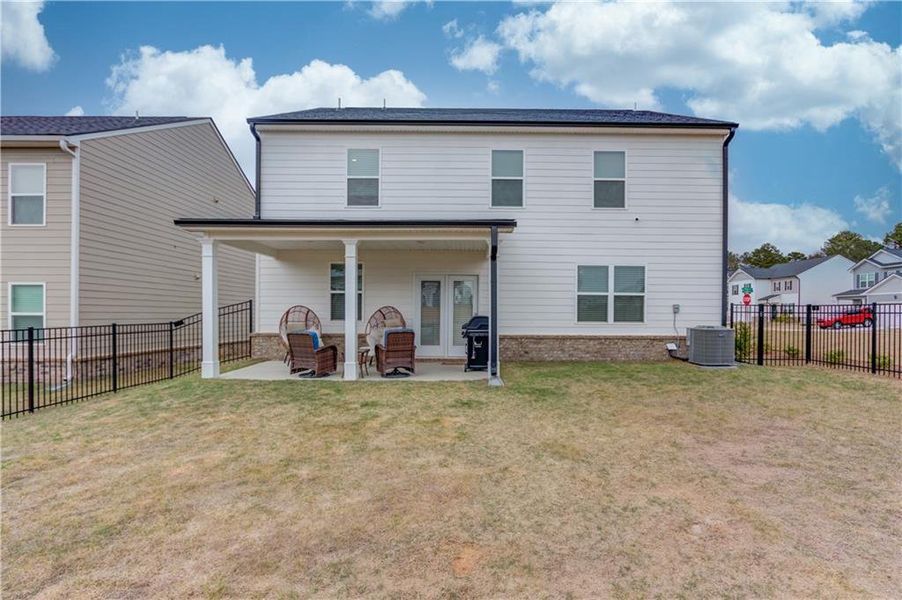 Exterior details and patio area of a home in Twin Lakes, Hoschton (Image 20).