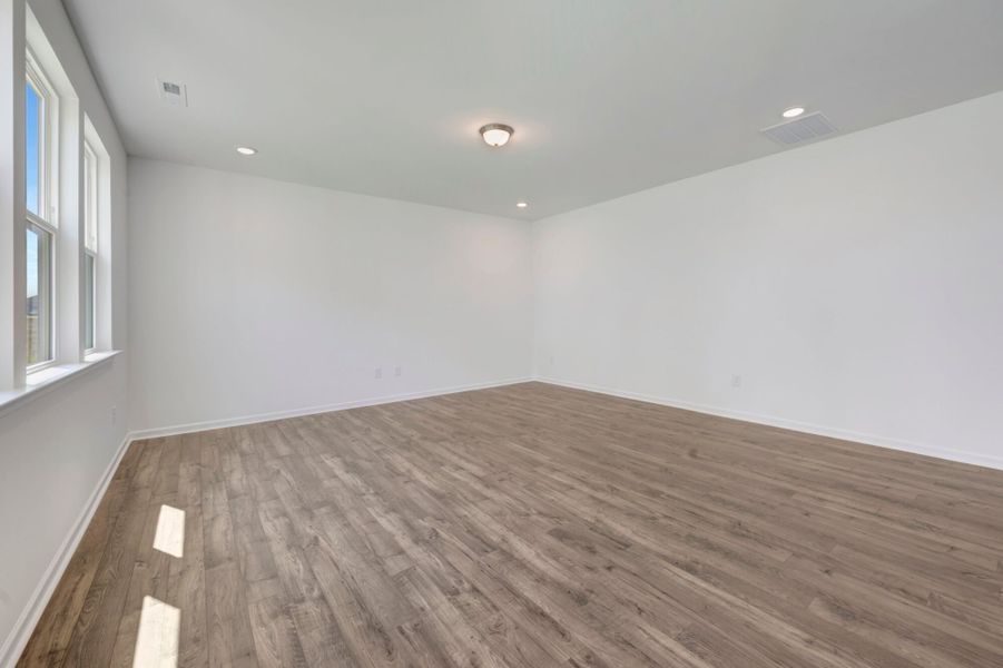 Spacious, unfurnished interior of a new home in Providence Creek, Fuquay Varina (Image 17).