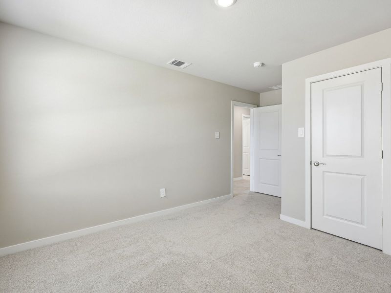 Spacious, unfurnished interior of a new home in Oak Ridge Park, Corinth (Image 18).