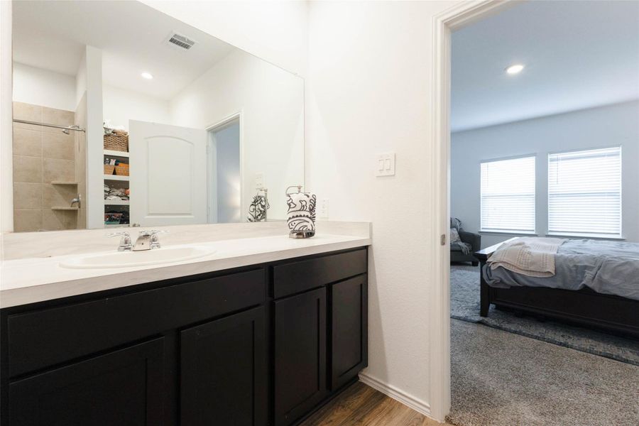 Main Bedroom Bath Vanities