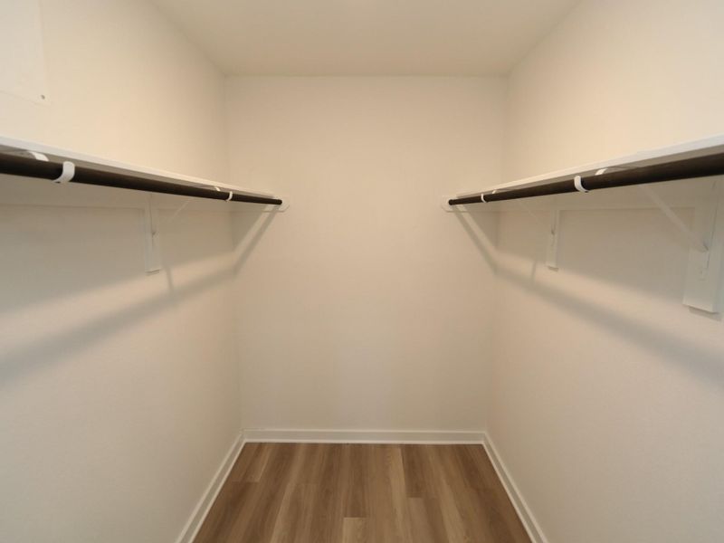 Spacious, unfurnished interior of a new home in Ambrose, La Marque (Image 18).