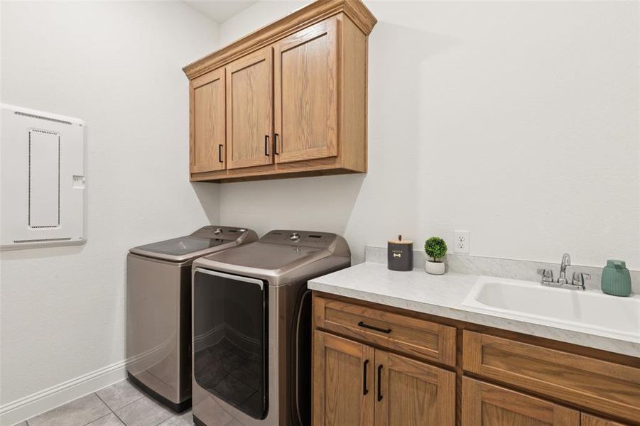 Furnished interior view inside a new home in , Rowlett (Image 28).