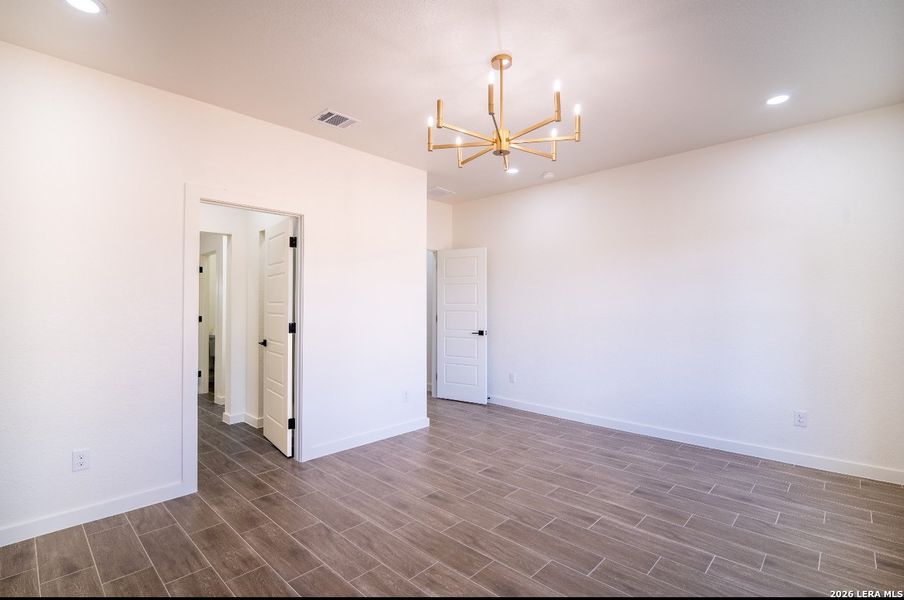 Spacious, unfurnished interior of a new home in , La Vernia (Image 29).