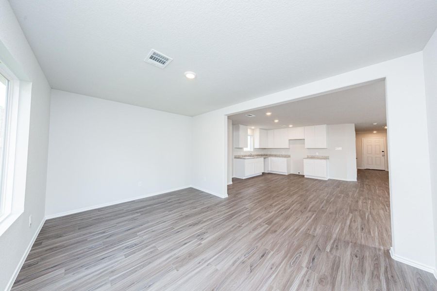 Spacious, unfurnished interior of a new home in Townsend Reserve, Splendora (Image 12).