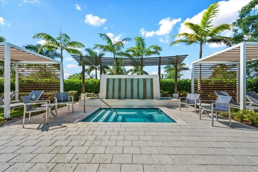 Jacuzzi / Cabanas