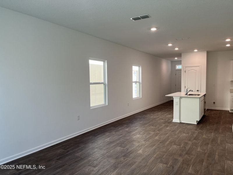 Spacious, unfurnished interior of a new home in Hansen Creek, Jacksonville (Image 23).