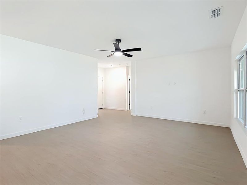 Spacious, unfurnished interior of a new home in , St. Cloud (Image 33).