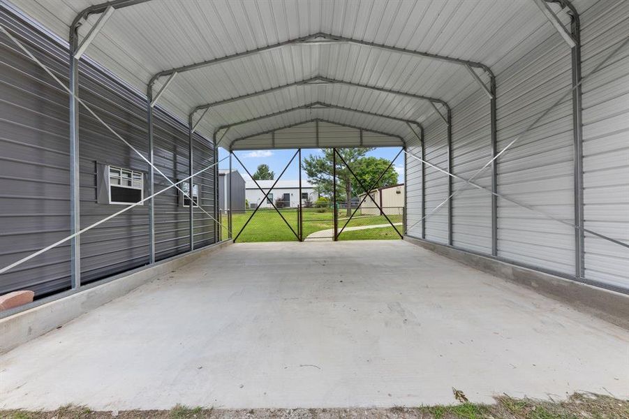Exterior details and patio area of a home in , Wills Point (Image 18).