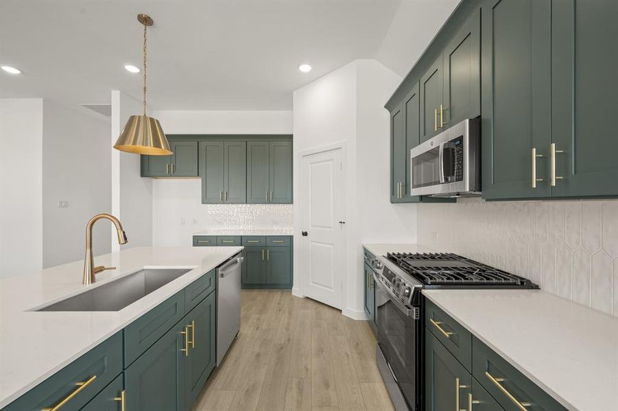 16_661 Tyronza- Kitchen-4