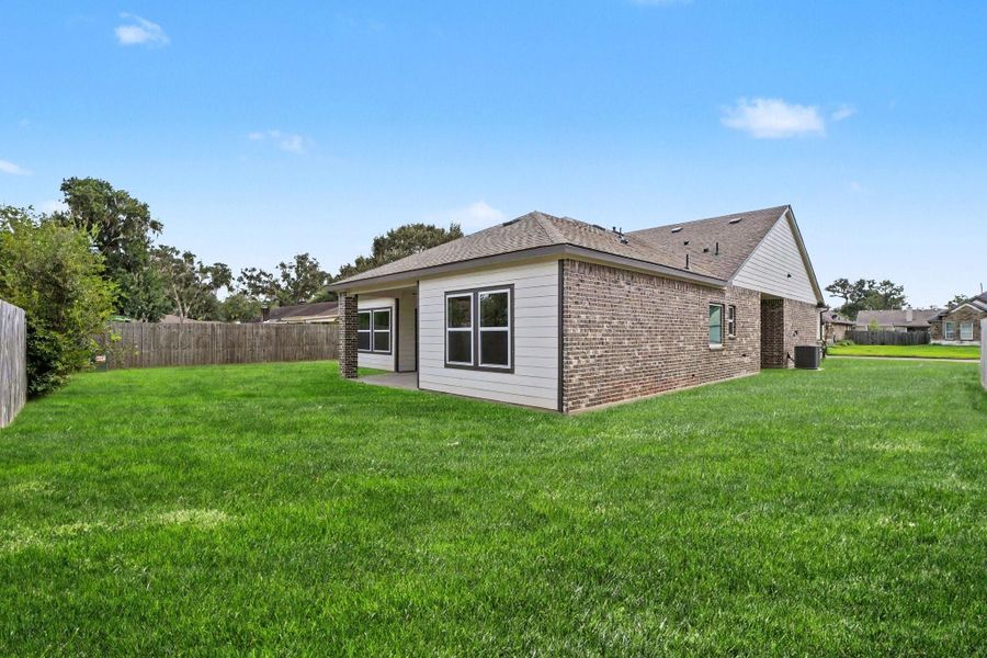 Exterior details and patio area of a home in Columbia Lakes, West Columbia (Image 3).