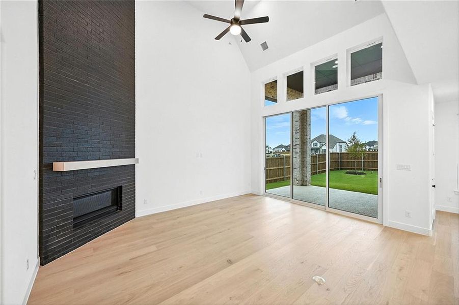 2720AmberLn220E008 2720AmberLn220E008