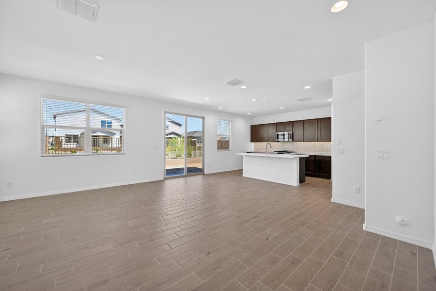 Spacious, unfurnished interior of a new home in Artisan at Asante, Surprise (Image 17).