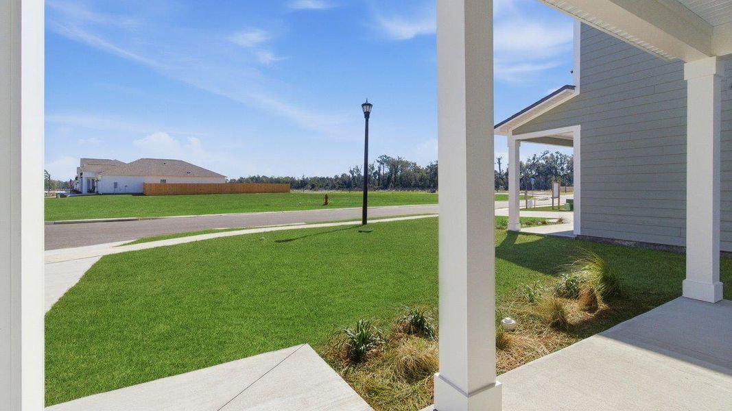 Exterior details and patio area of a home in Misting Springs, Crawfordville (Image 3).