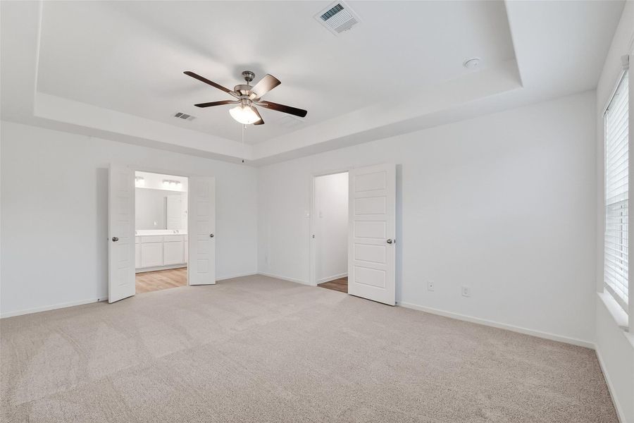 Spacious, unfurnished interior of a new home in Rollingbrook Estates, Baytown (Image 29).