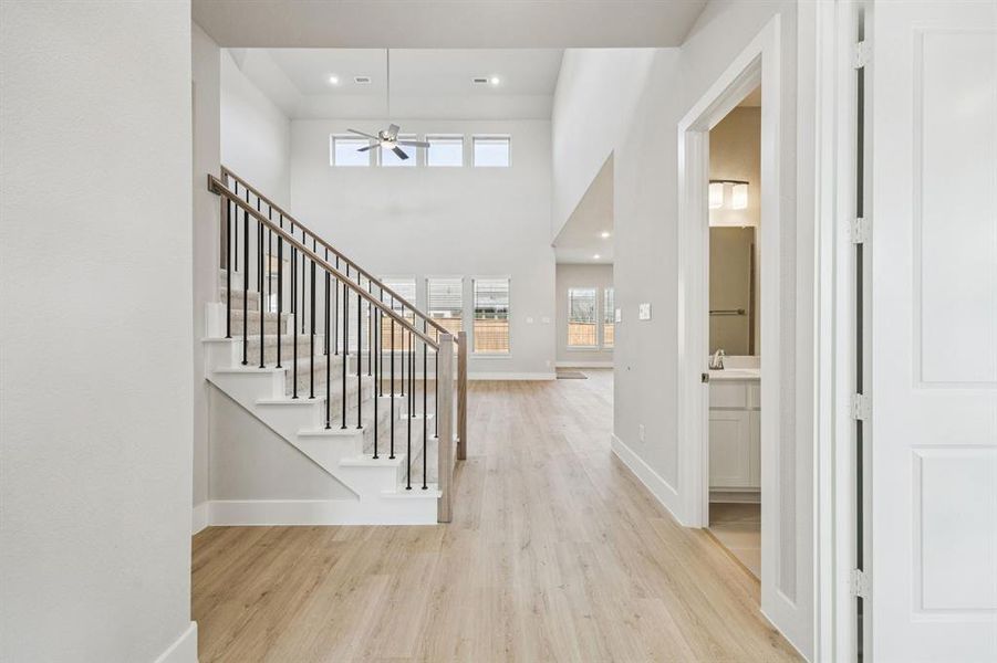Spacious, unfurnished interior of a new home in Dove Hollow, Waxahachie (Image 16). Spacious, unfurnished interior of a new home in Dove Hollow, Waxahachie (Image 16).